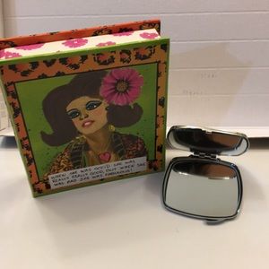 Compact mirror NWT